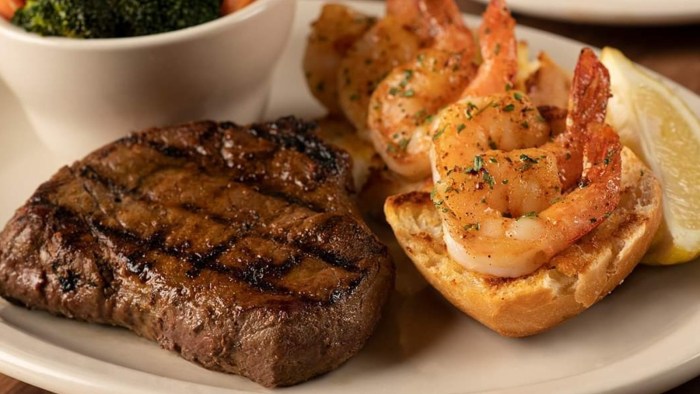 How big is andy's steak at texas roadhouse